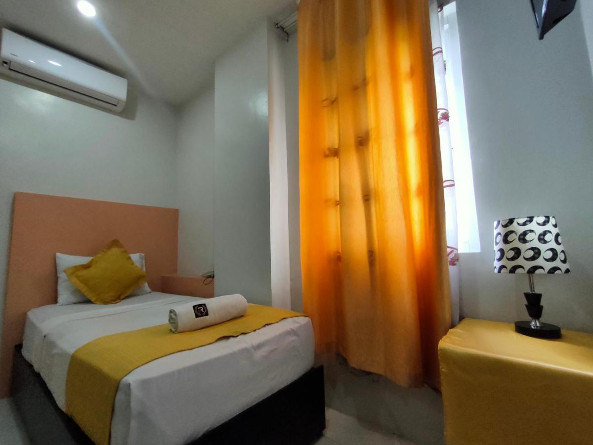 Villa Rosita Hotel Naga City By Reddoorz Exterior photo