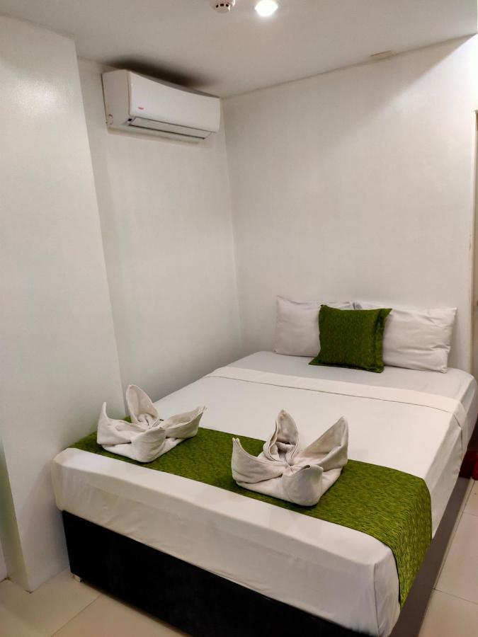 Villa Rosita Hotel Naga City By Reddoorz Exterior photo