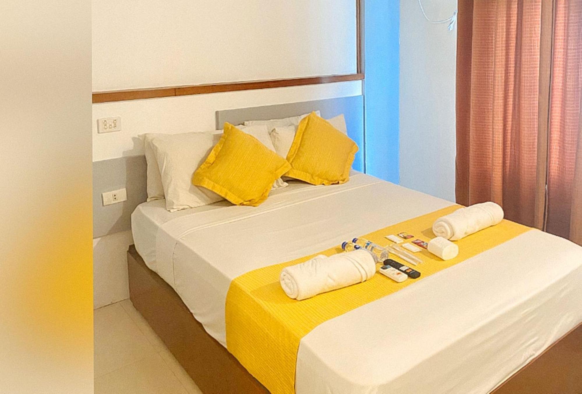 Villa Rosita Hotel Naga City By Reddoorz Exterior photo
